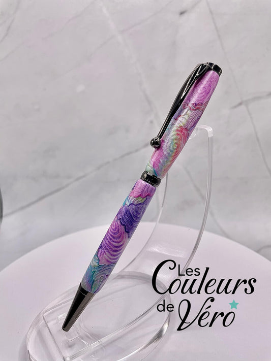 Le seul et unique exemplaire; Stylo bille twist durable, on peut changer l'encre! Un véritable Chef-d'œuvre!