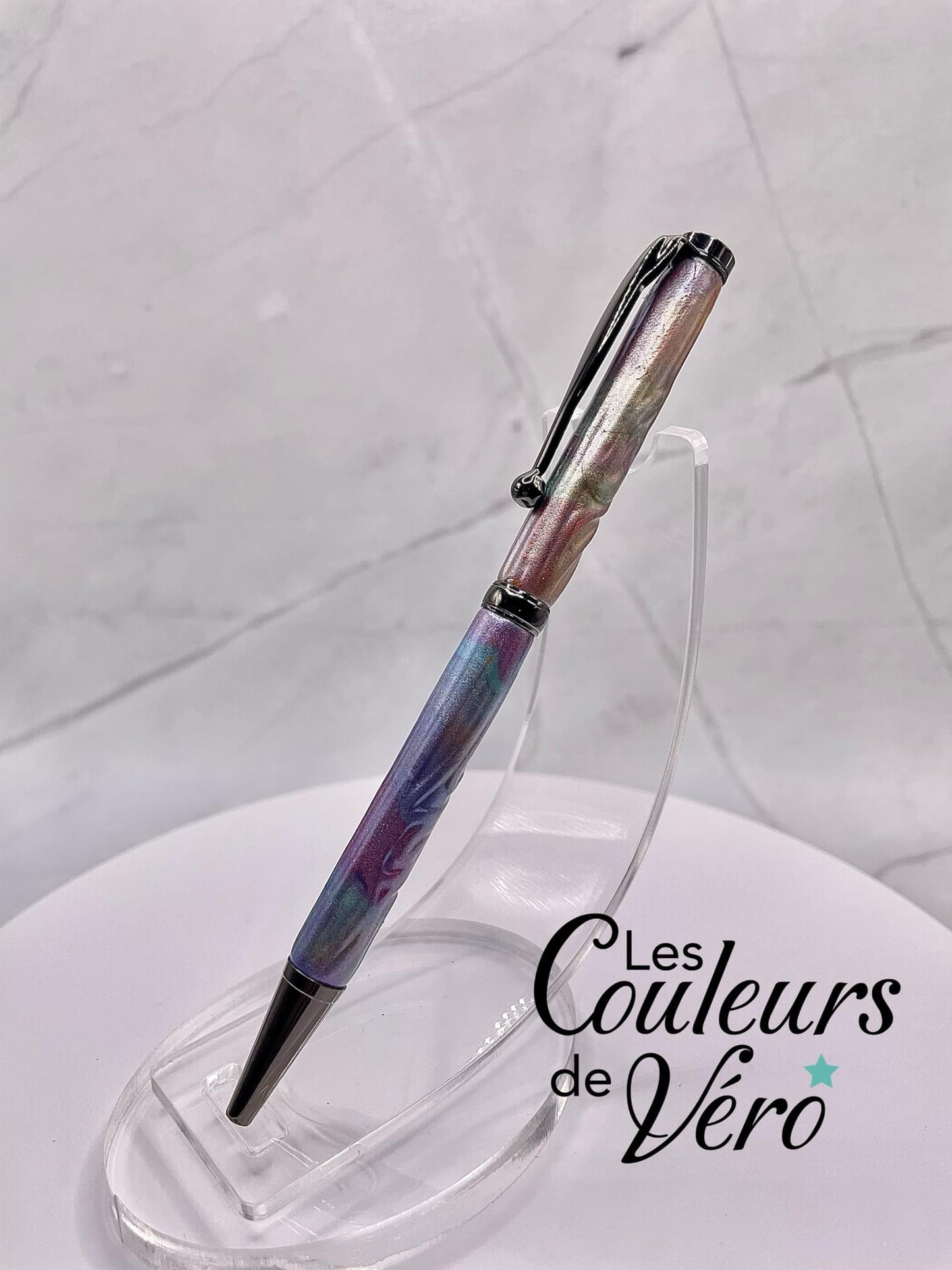 Le seul et unique exemplaire; Stylo bille twist durable, on peut changer l'encre! Un véritable Chef-d'œuvre!