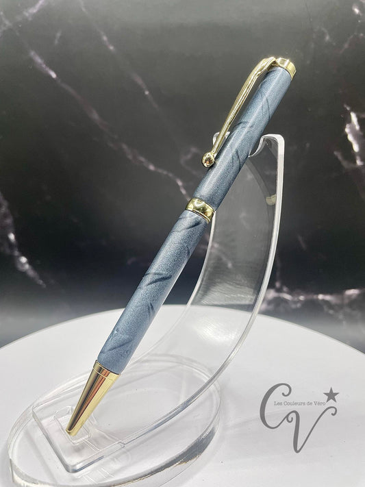 Le seul et unique exemplaire; Stylo bille twist durable, on peut changer l'encre! Un véritable Chef-d'œuvre!