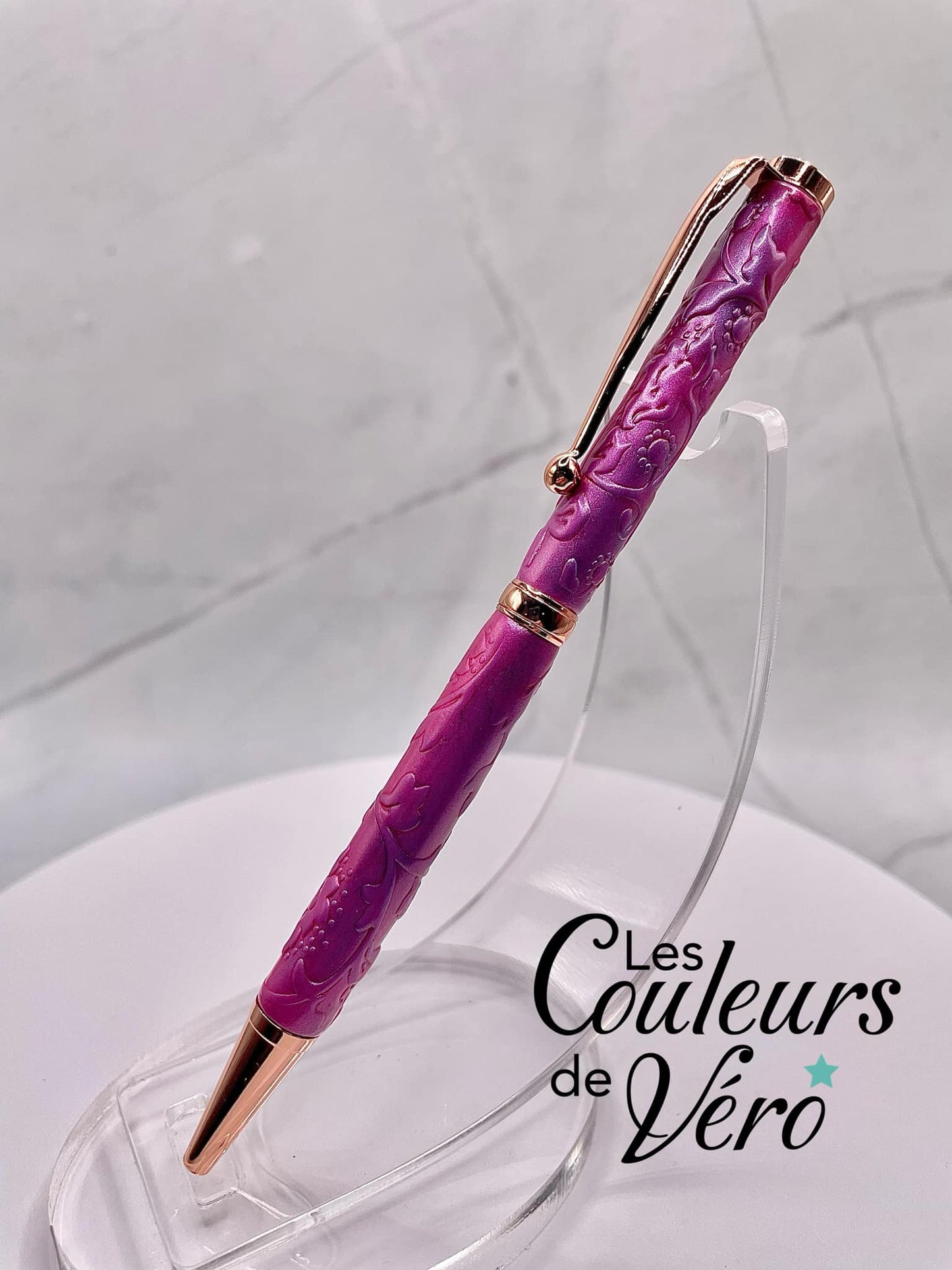 Le seul et unique exemplaire; Stylo bille twist durable, on peut changer l'encre! Un véritable Chef-d'œuvre!