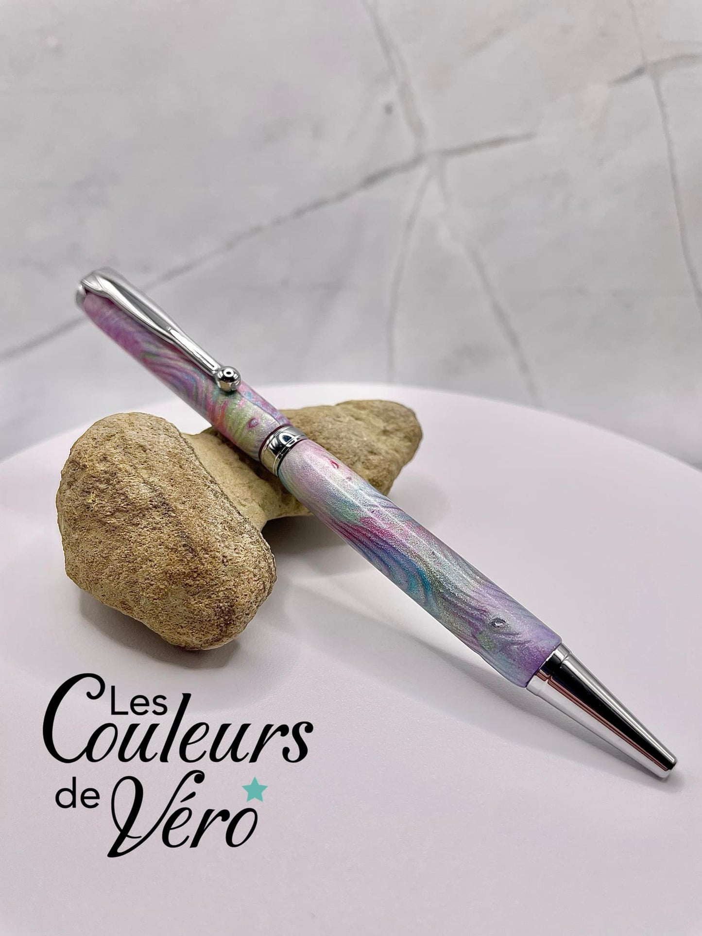 Le seul et unique exemplaire; Stylo bille twist durable, on peut changer l'encre! Un véritable Chef-d'œuvre!