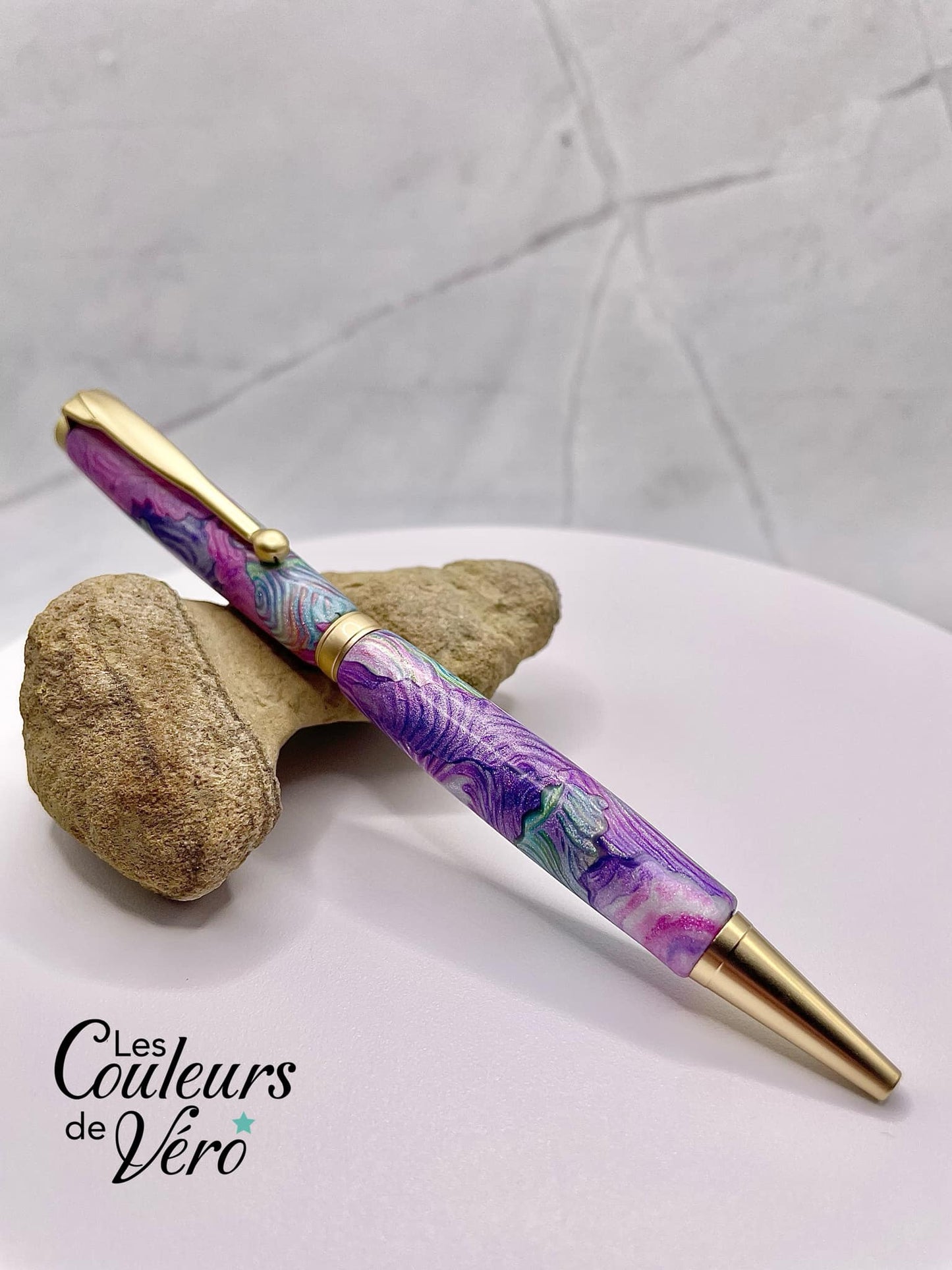 Slimline Slim Twist Collectible Ballpoint Pen; golden hearts