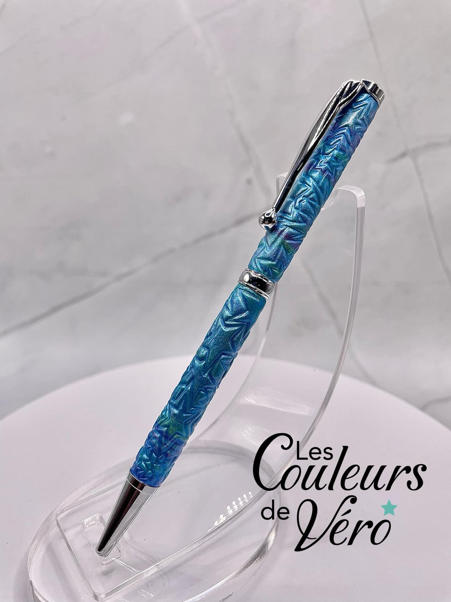 Le seul et unique exemplaire; Stylo bille twist durable, on peut changer l'encre! Un véritable Chef-d'œuvre!