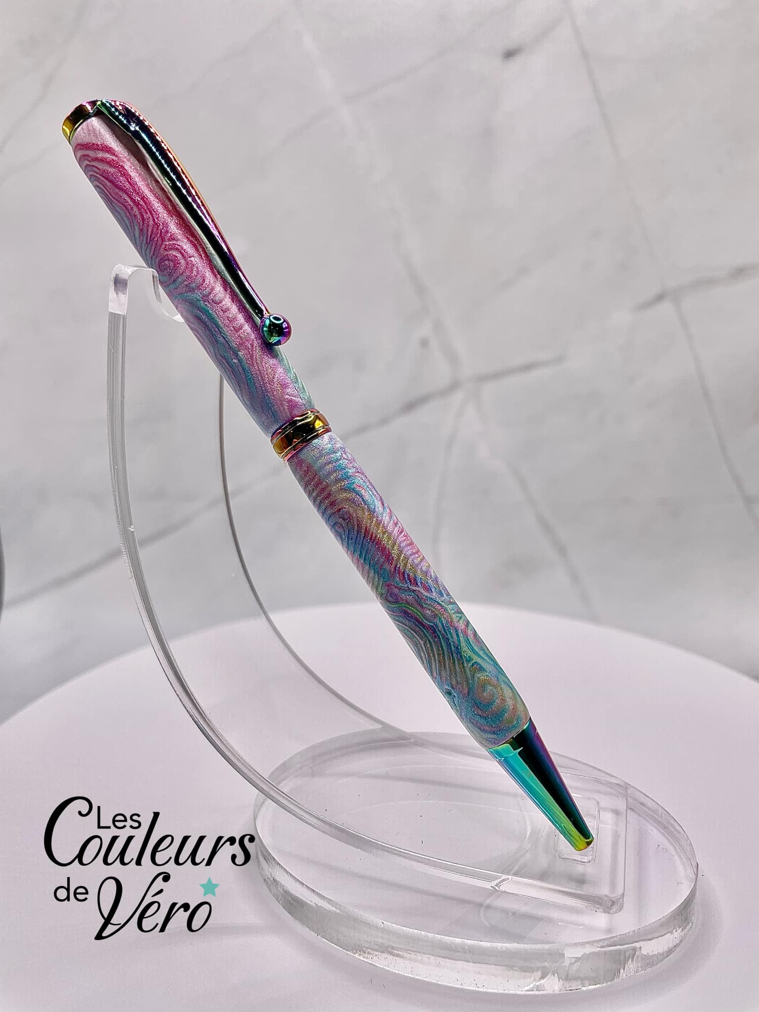 Le seul et unique exemplaire; Stylo bille twist durable, on peut changer l'encre! Un véritable Chef-d'œuvre!