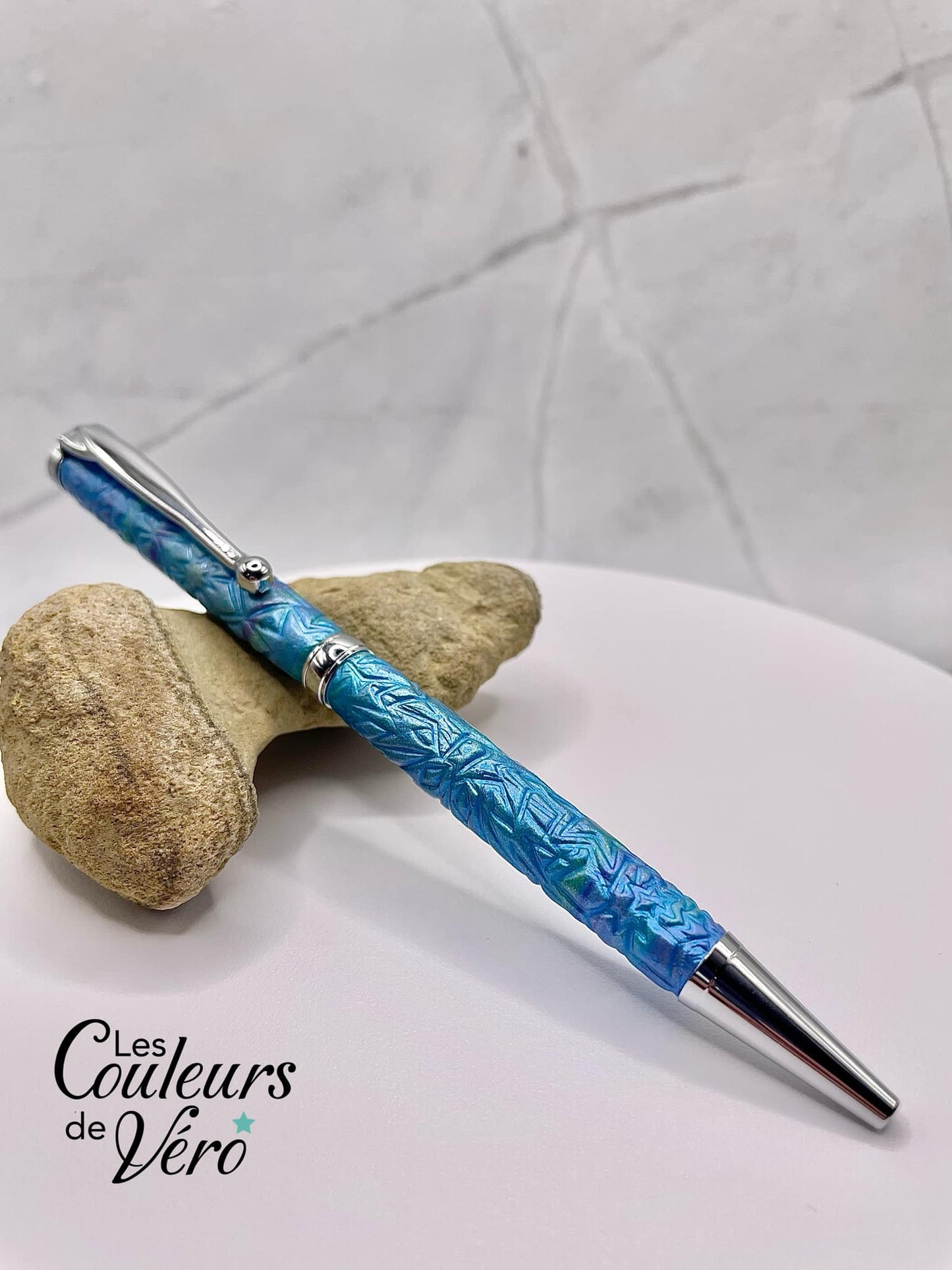 Le seul et unique exemplaire; Stylo bille twist durable, on peut changer l'encre! Un véritable Chef-d'œuvre!