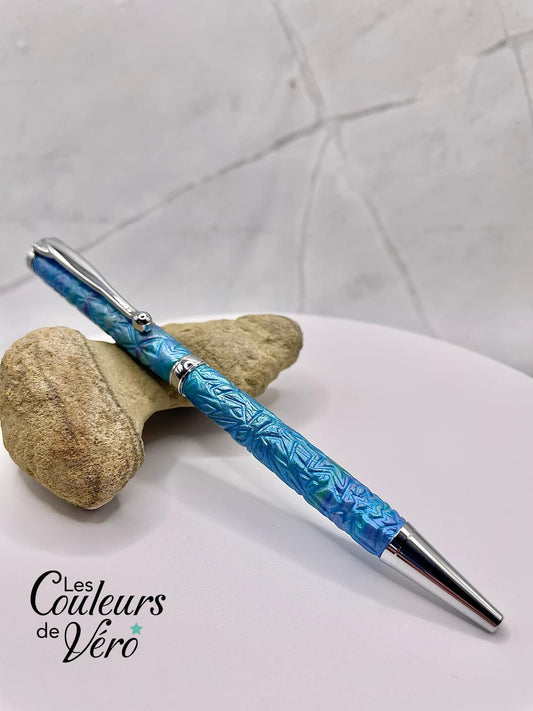 Le seul et unique exemplaire; Stylo bille twist durable, on peut changer l'encre! Un véritable Chef-d'œuvre!