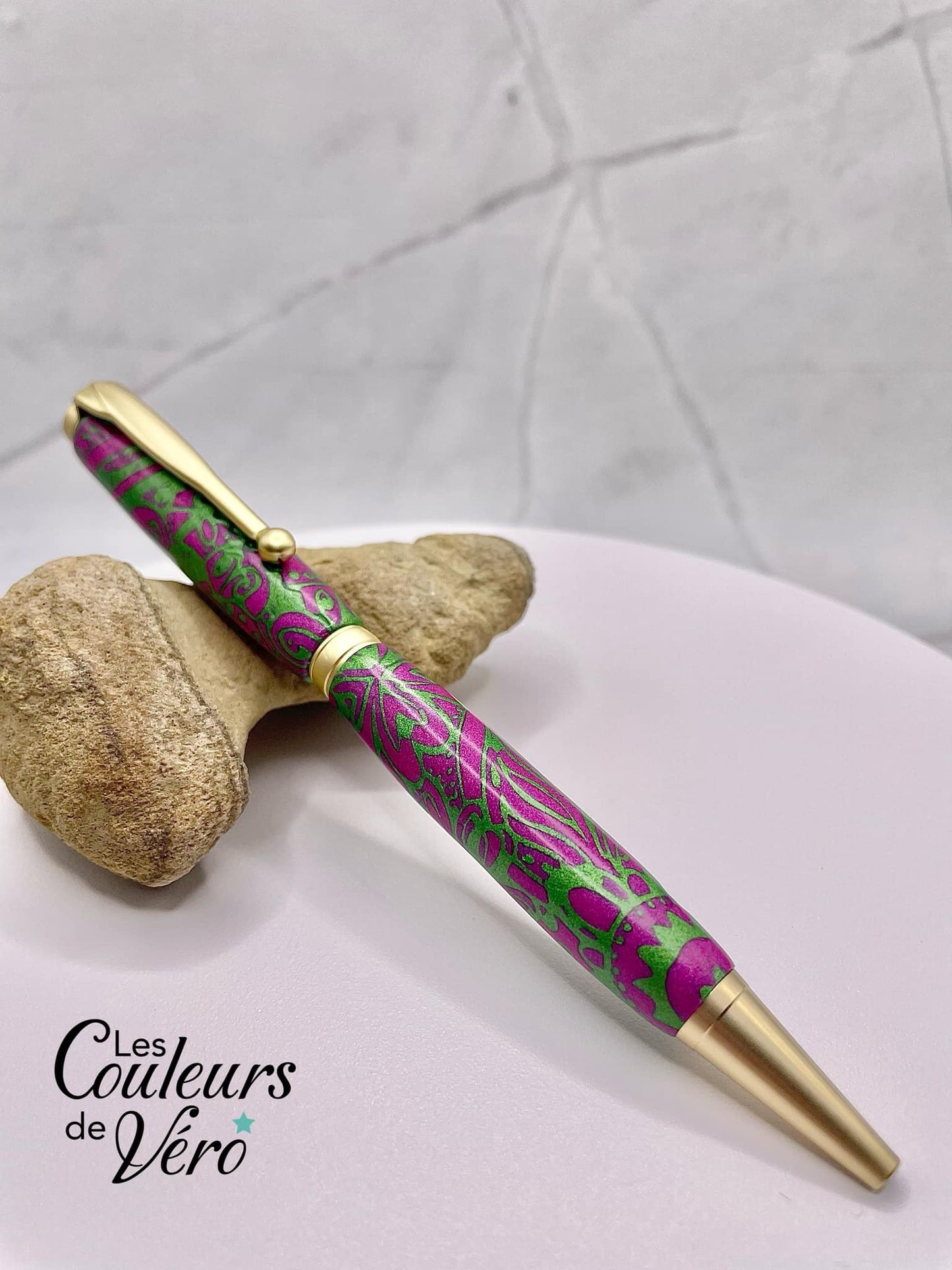 Slimline Slim Twist Collectible Ballpoint Pen; golden hearts