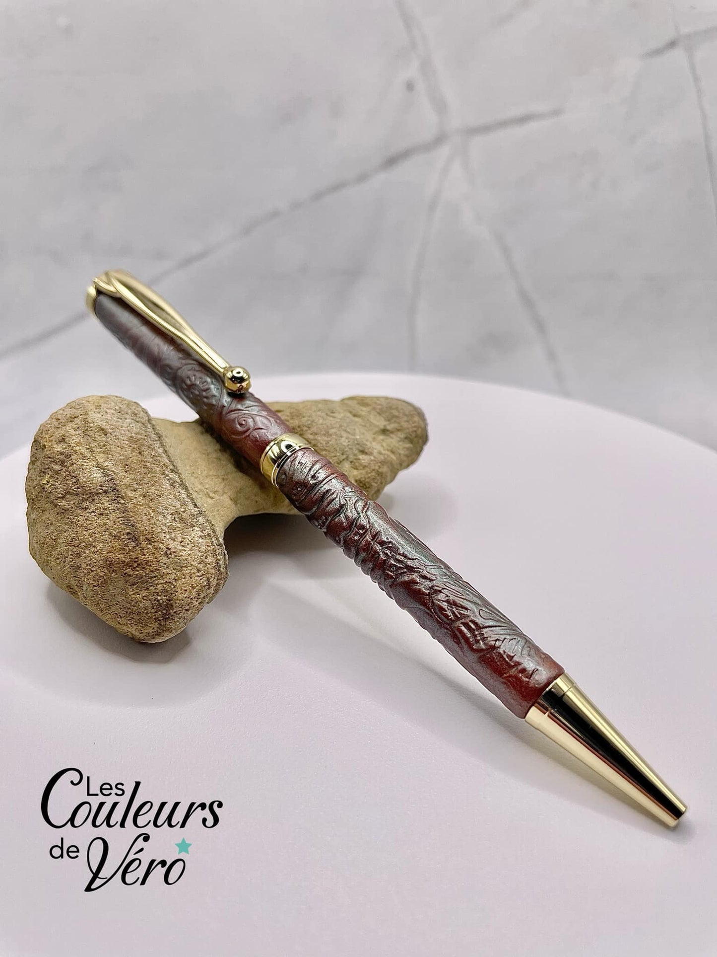 Slimline Slim Twist Collectible Ballpoint Pen; golden hearts