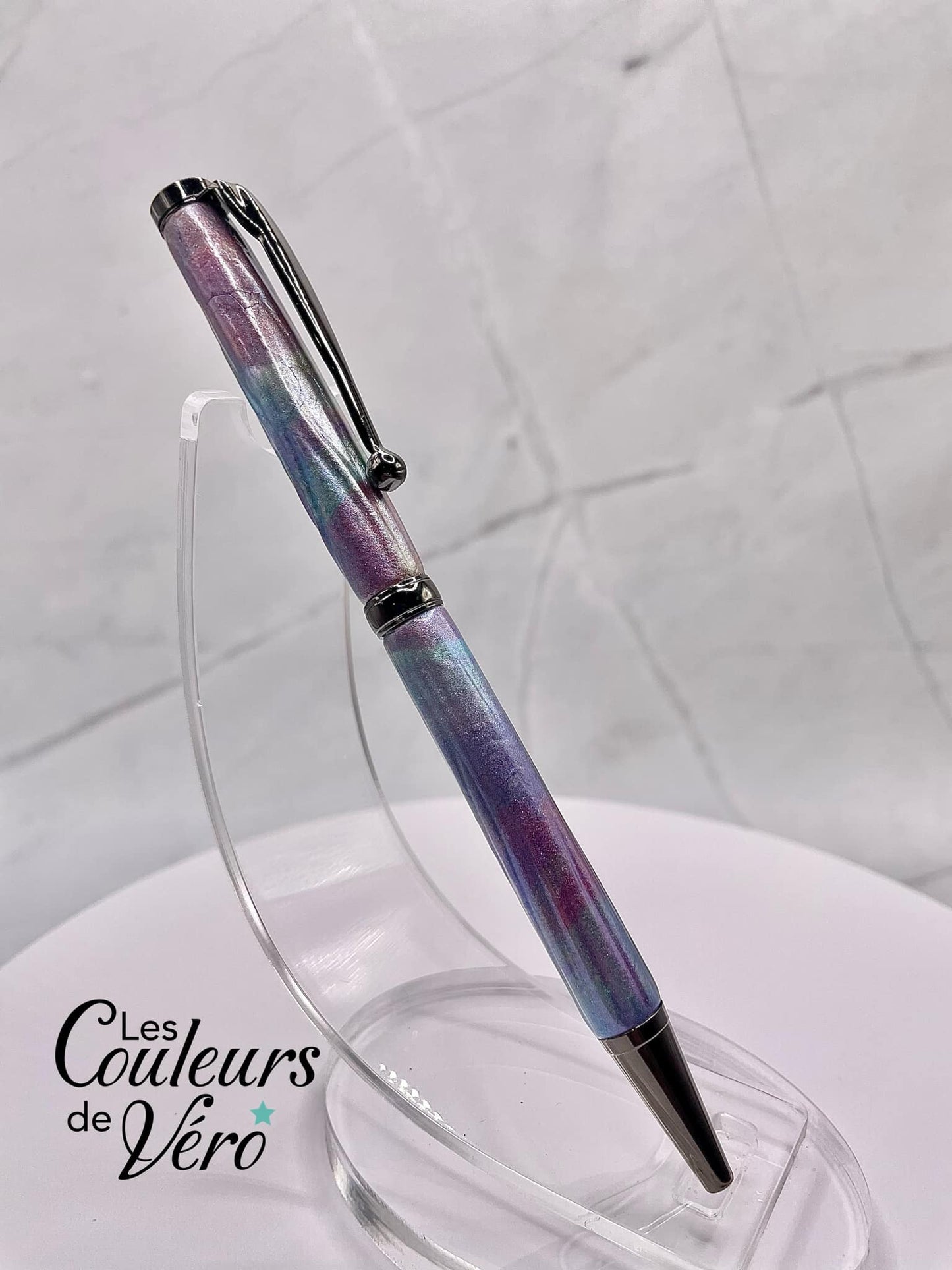 Le seul et unique exemplaire; Stylo bille twist durable, on peut changer l'encre! Un véritable Chef-d'œuvre!