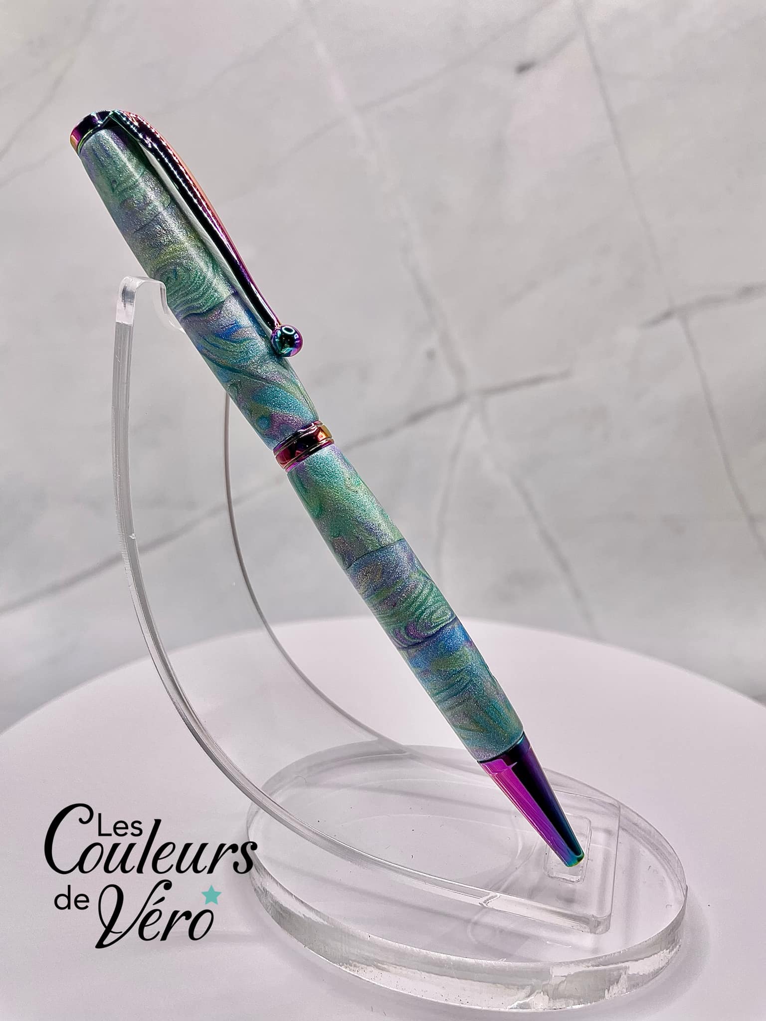 Le seul et unique exemplaire; Stylo bille twist durable, on peut changer l'encre! Un véritable Chef-d'œuvre!