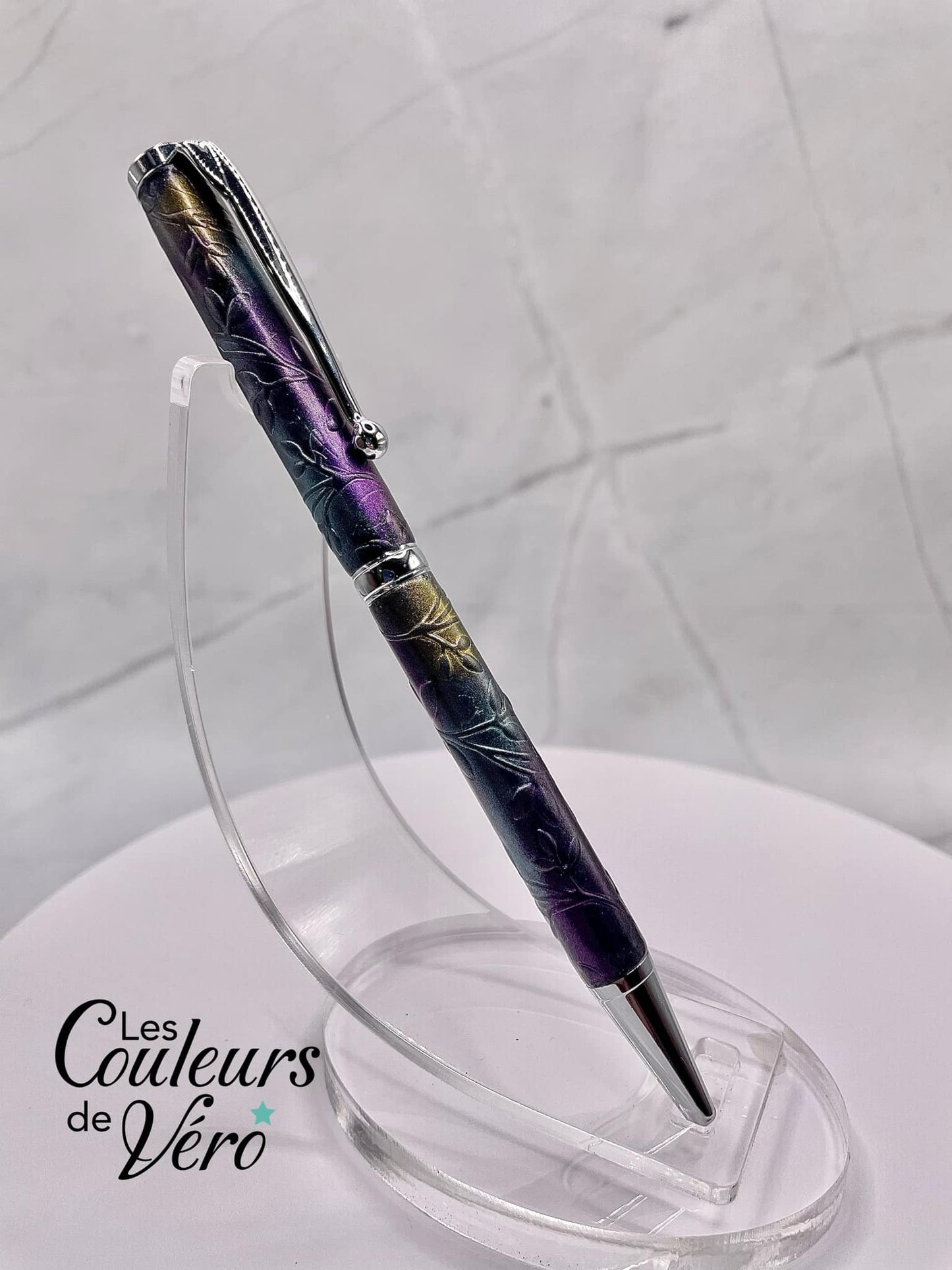 Slimline Slim Twist Collectible Ballpoint Pen; golden hearts