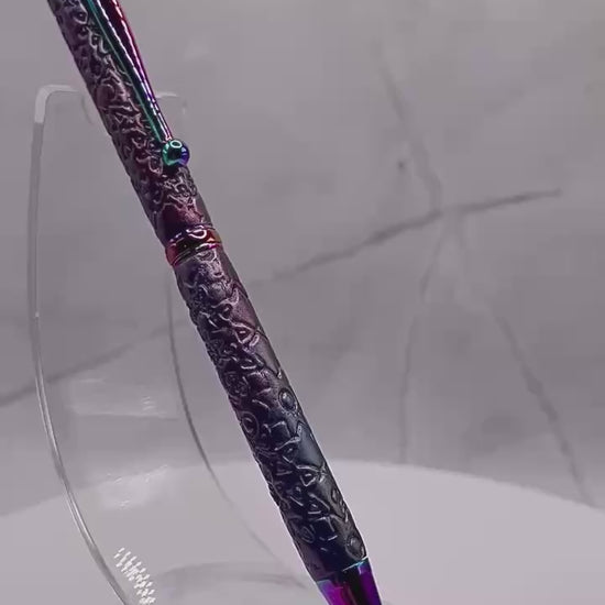 Le seul et unique exemplaire; Stylo bille twist durable, on peut changer l'encre! Un véritable Chef-d'œuvre!