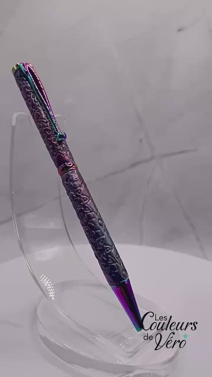 Le seul et unique exemplaire; Stylo bille twist durable, on peut changer l'encre! Un véritable Chef-d'œuvre!