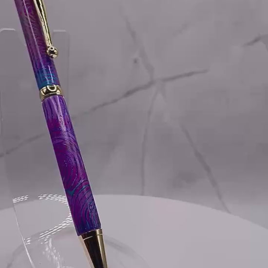 Le seul et unique exemplaire; Stylo bille twist durable, on peut changer l'encre! Un véritable Chef-d'œuvre!