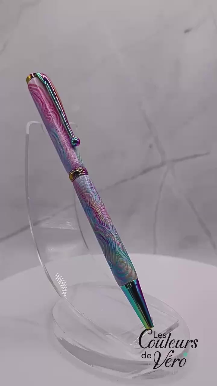 Le seul et unique exemplaire; Stylo bille twist durable, on peut changer l'encre! Un véritable Chef-d'œuvre!