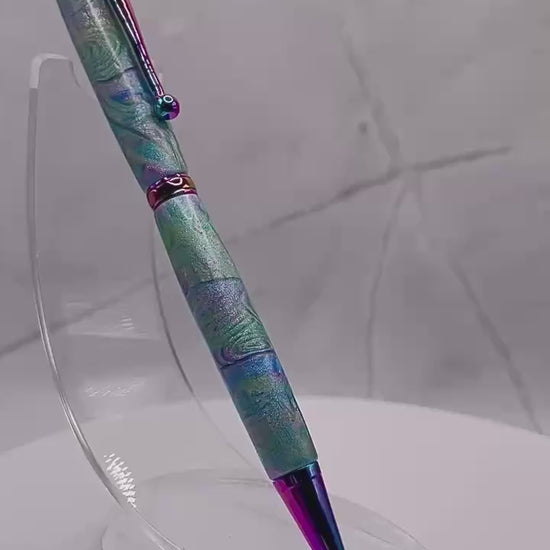 Le seul et unique exemplaire; Stylo bille twist durable, on peut changer l'encre! Un véritable Chef-d'œuvre!