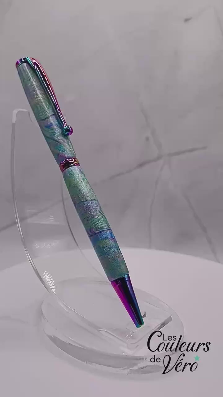 Le seul et unique exemplaire; Stylo bille twist durable, on peut changer l'encre! Un véritable Chef-d'œuvre!